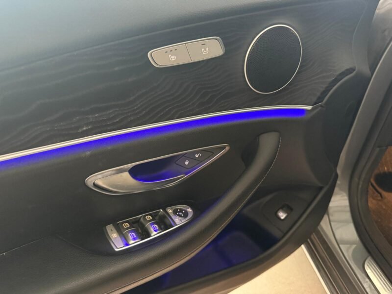 MERCEDES-BENZ CLASE E 220 d 4MATIC 4p.