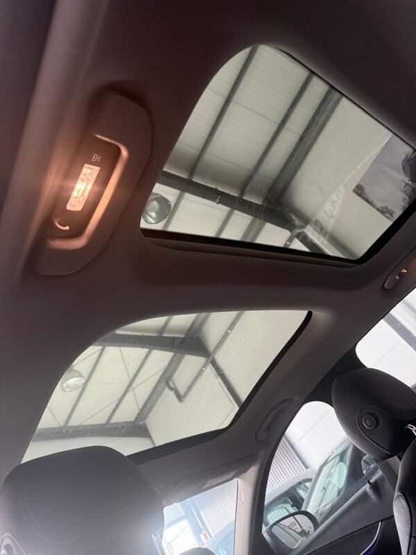 MERCEDES-BENZ CLASE E 220 d 4MATIC 4p.