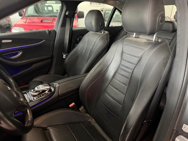 MERCEDES-BENZ CLASE E 220 d 4MATIC 4p.