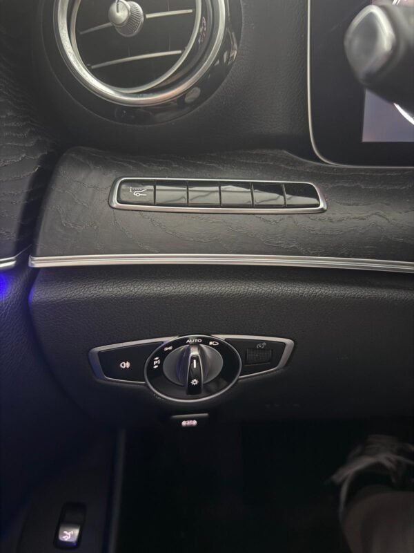 MERCEDES-BENZ CLASE E 220 d 4MATIC 4p.