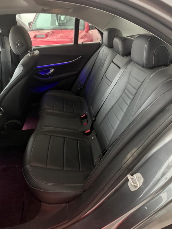 MERCEDES-BENZ CLASE E 220 d 4MATIC 4p.