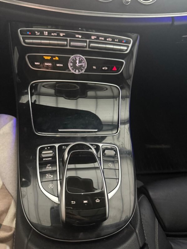 MERCEDES-BENZ CLASE E 220 d 4MATIC 4p.