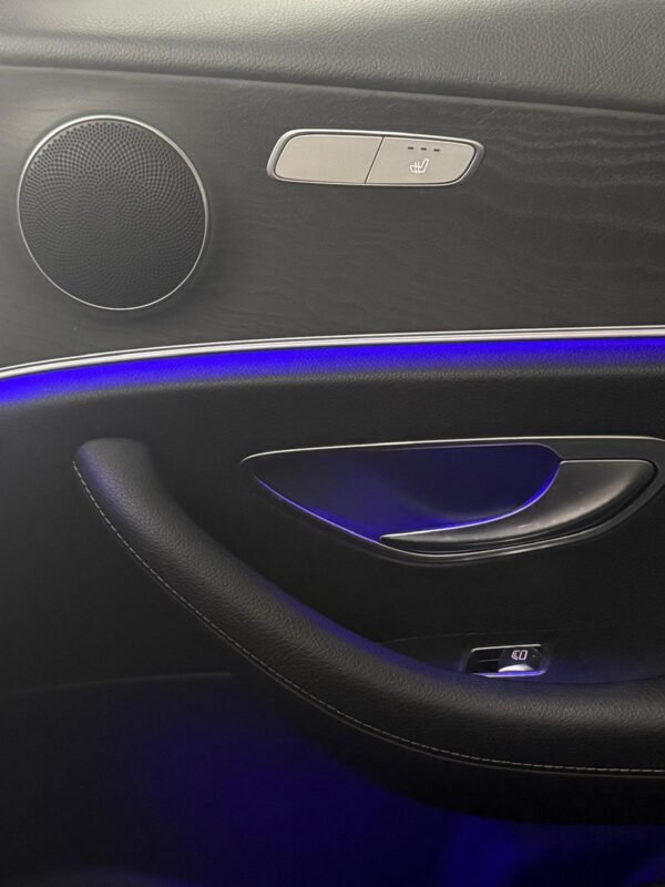 MERCEDES-BENZ CLASE E 220 d 4MATIC 4p.