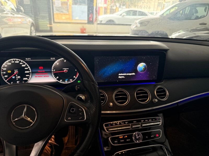 MERCEDES-BENZ CLASE E 220 d 4MATIC 4p.
