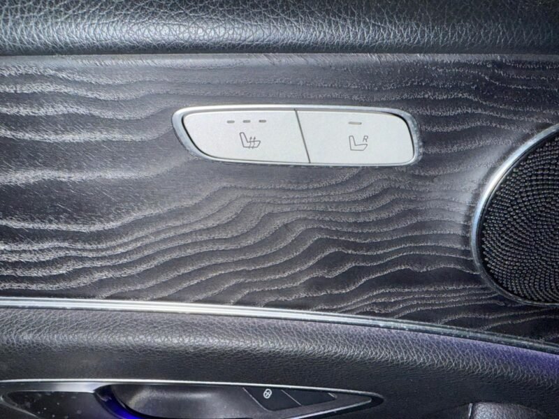 MERCEDES-BENZ CLASE E 220 d 4MATIC 4p.