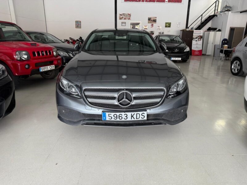 MERCEDES-BENZ CLASE E 220 d 4MATIC 4p.