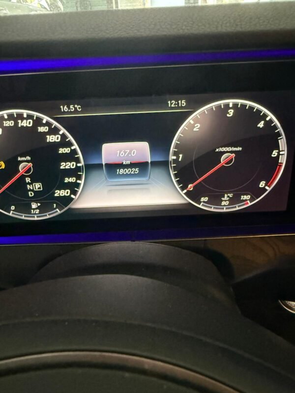 MERCEDES-BENZ CLASE E 220 d 4MATIC 4p.