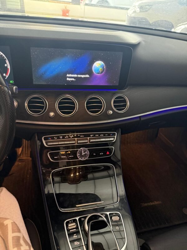 MERCEDES-BENZ CLASE E 220 d 4MATIC 4p.