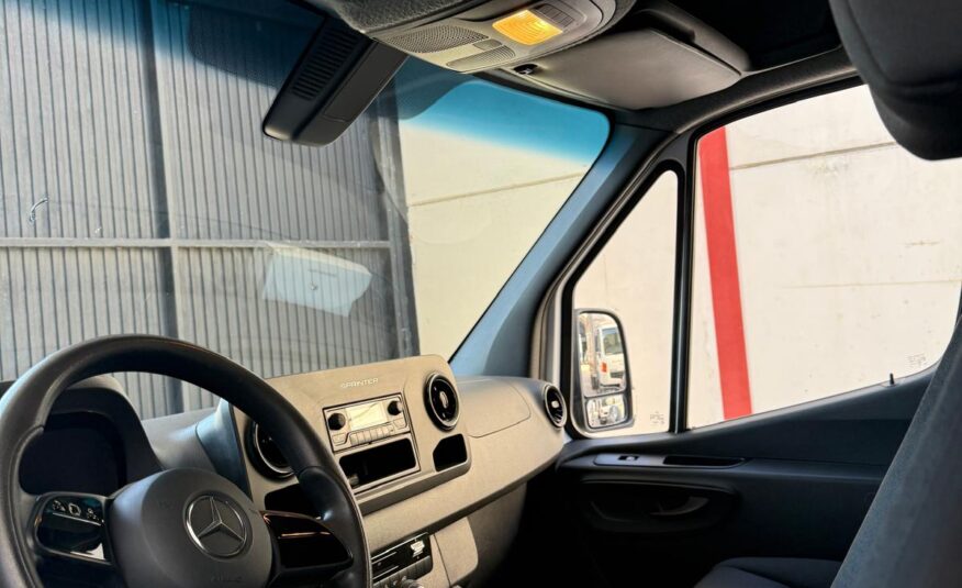 MERCEDES-BENZ SPRINTER 211 CDI