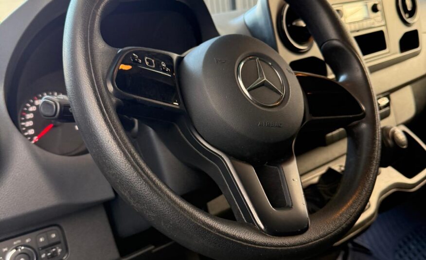 MERCEDES-BENZ SPRINTER 211 CDI