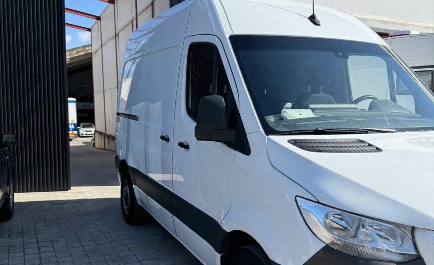 MERCEDES-BENZ SPRINTER 211 CDI