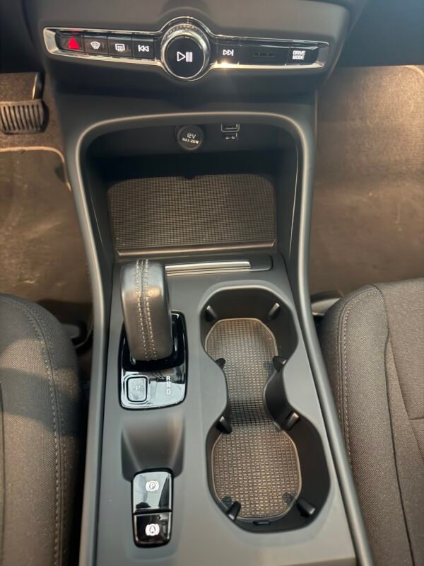 VOLVO XC-40 1.5 T-4 HIBRIDO ENCHUF